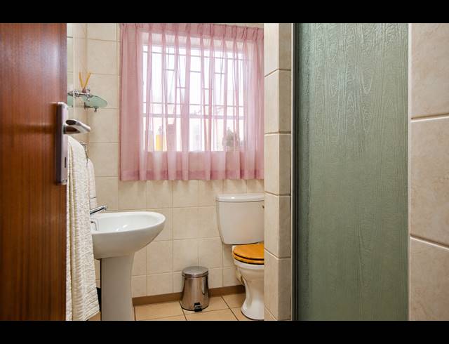 2 BEDROOM TOWNHOUSE FOR SALE IN RIETVALLEIRAND